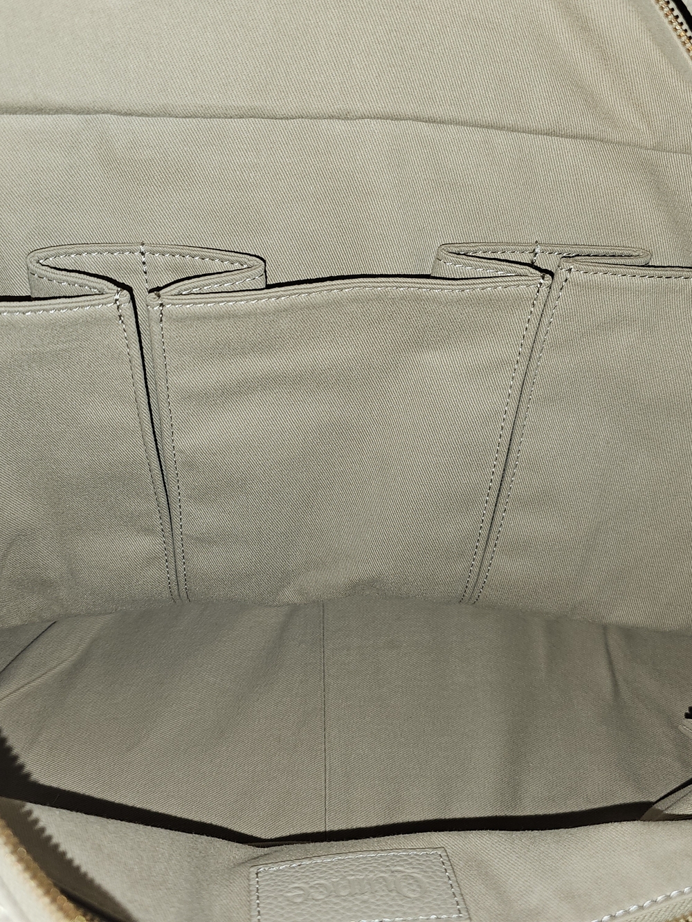 Quince Women's Beige Leather Tote Bag - Picture 4 of 8